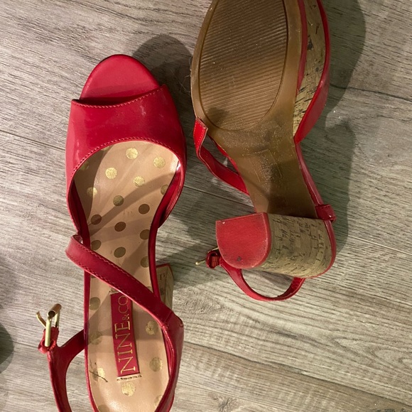 Lady in red! - Picture 2 of 3